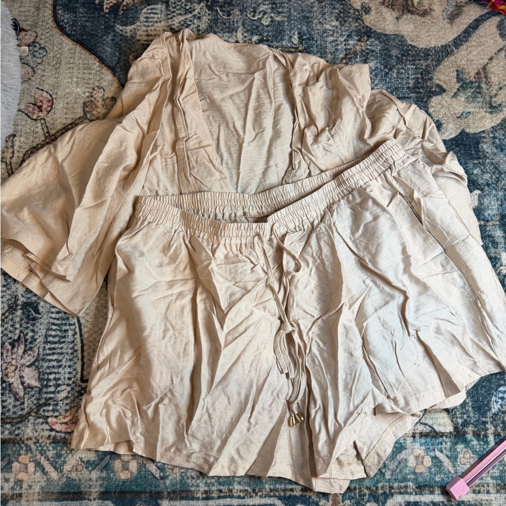 Women's Cream Shorts (Shein Curve) Never Worn